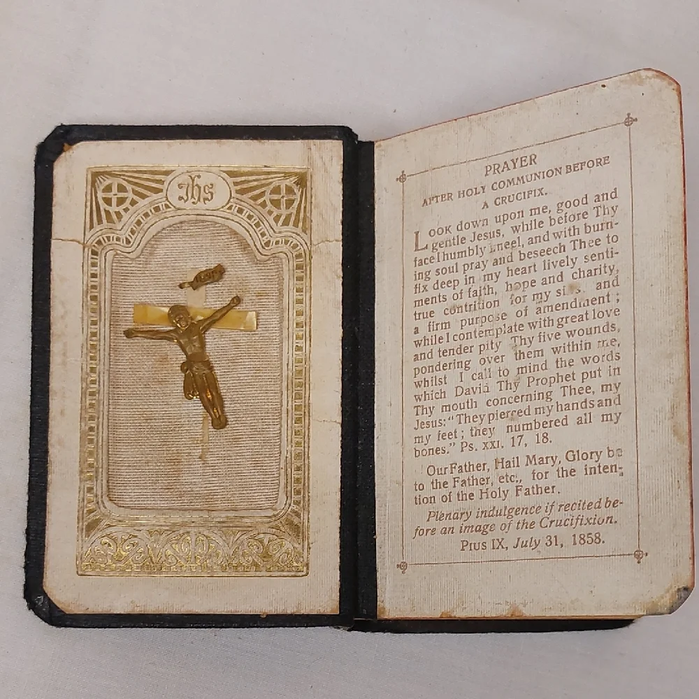 The Little Key of Heaven Prayer Book - Picture 4 of 8